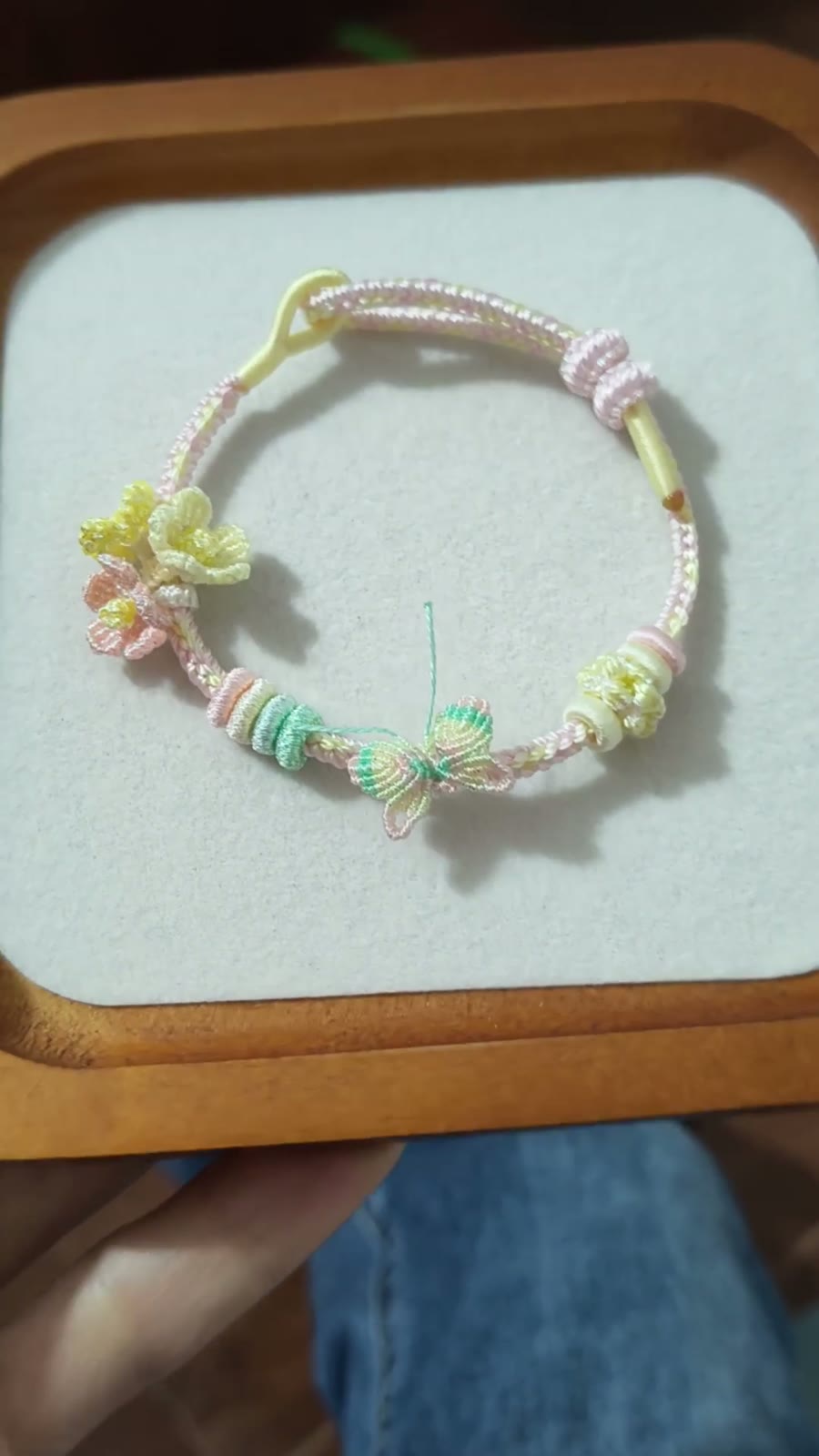 Handgeknüpftes Kordarmband Pastellverlauf Blumen Schmetterling