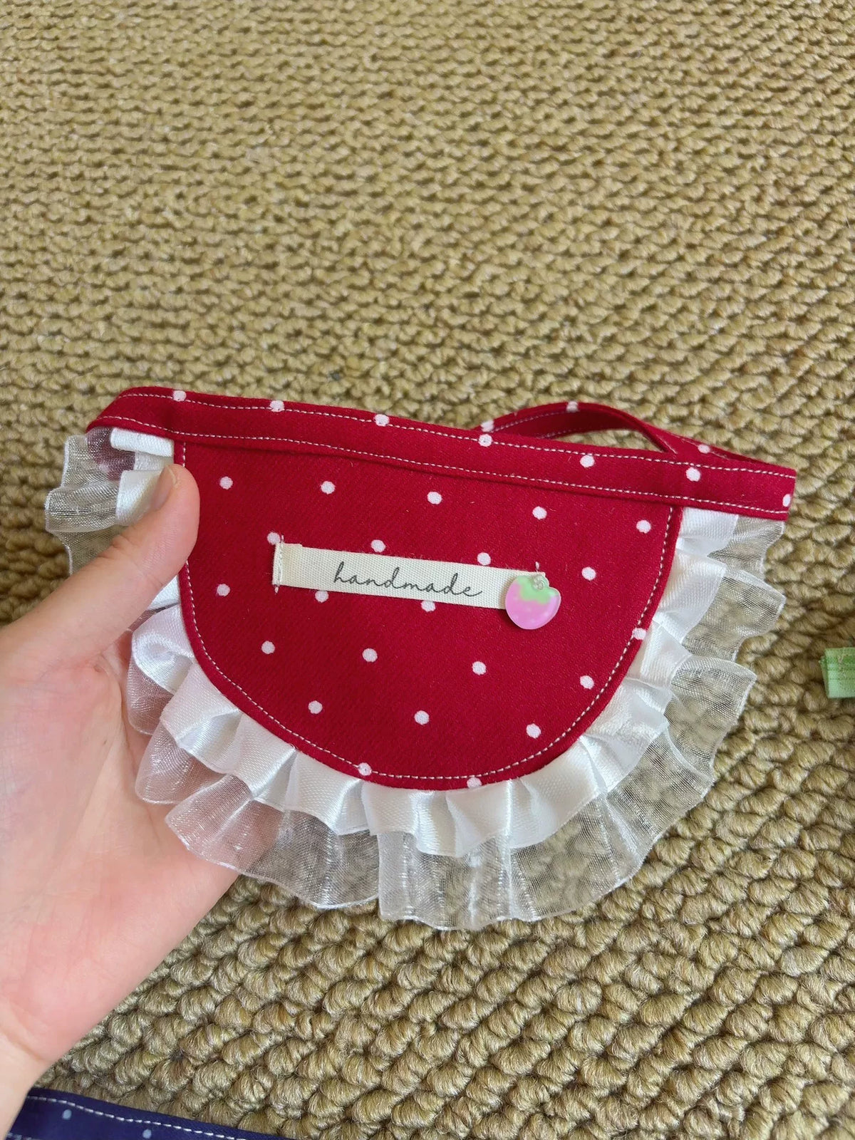 Babero de encaje hecho a mano para gatos y perros