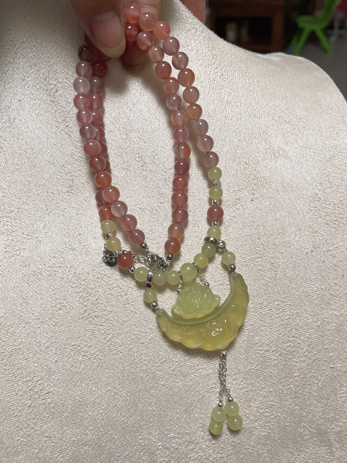Xiuyan Jade and Agate Long Necklace