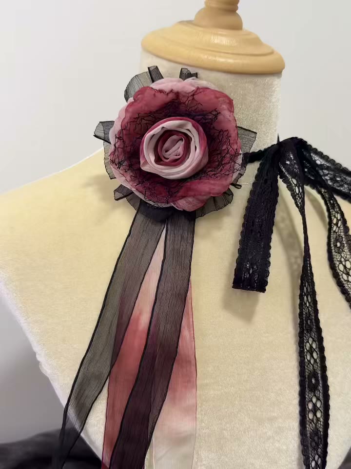 Flor de Pescoço Vintage Rosa Vermelha e Renda Feita à Mão