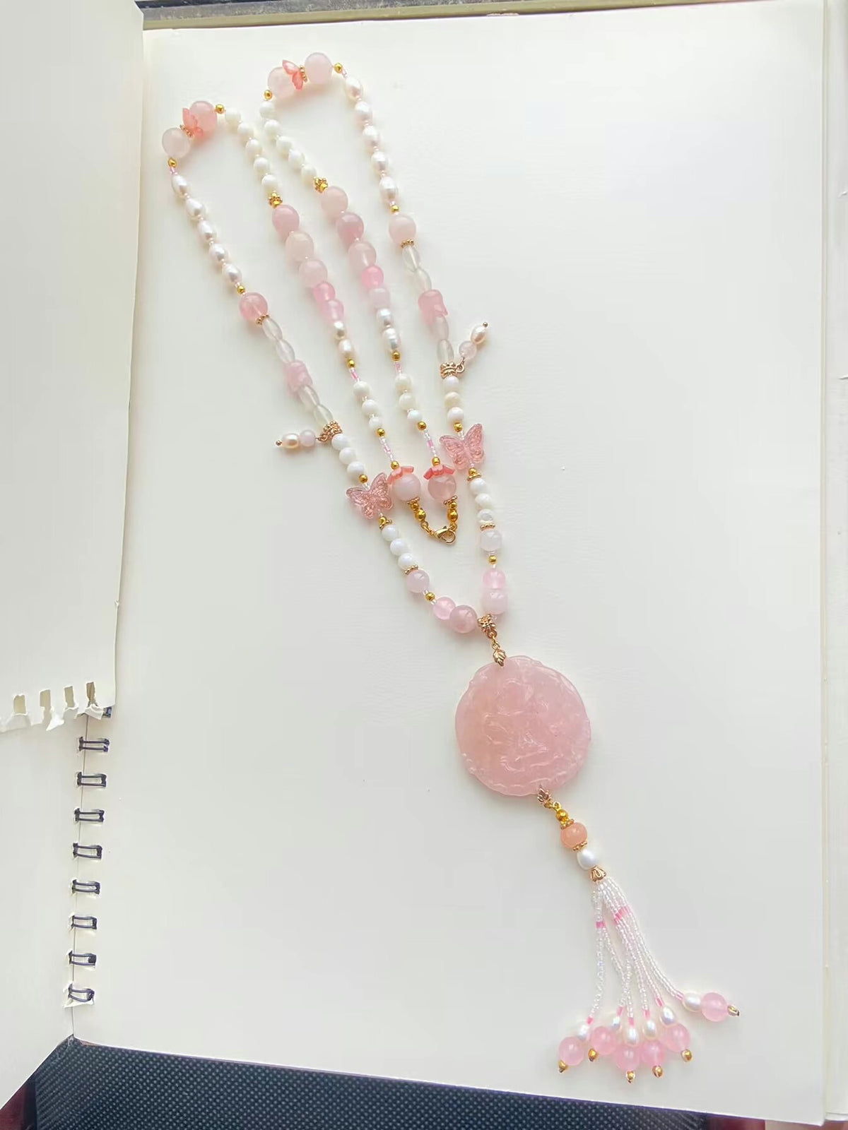 Collar largo hanfu de cristal rosa