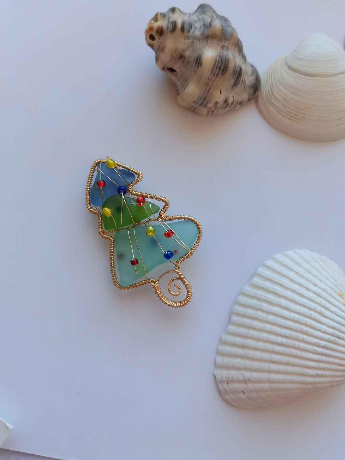 Colar com Pendente de Vidro de Mar em Árvore de Natal