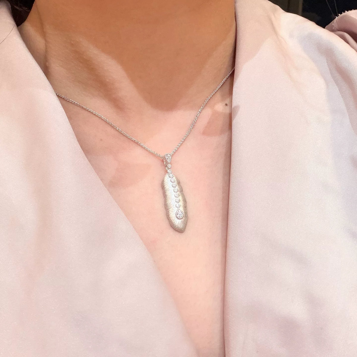 Collar de Pluma en Plata de Ley S925 Cepillado