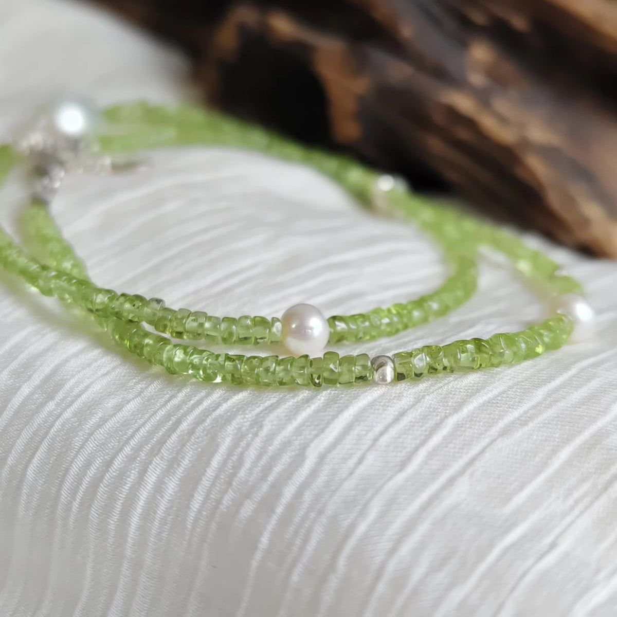 Peridot-Perlenkette mit Perlenakzent