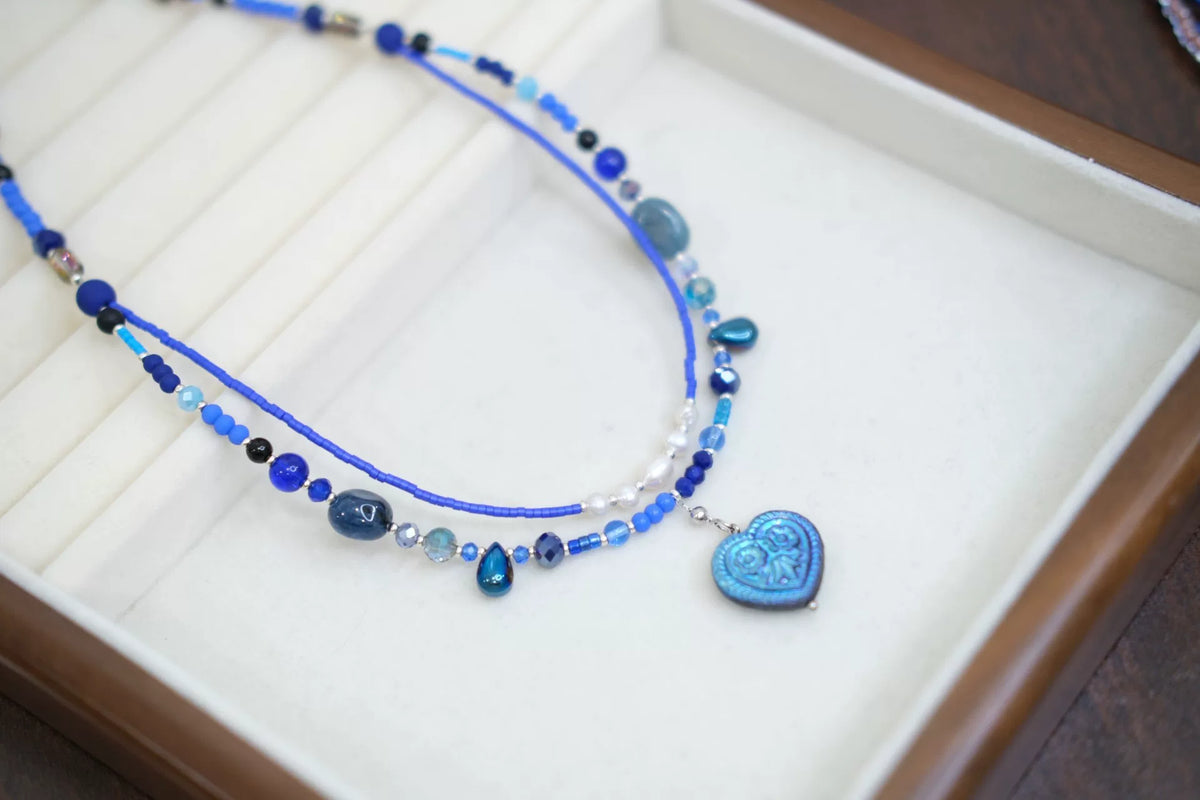 Collana a doppio strato con perline blu