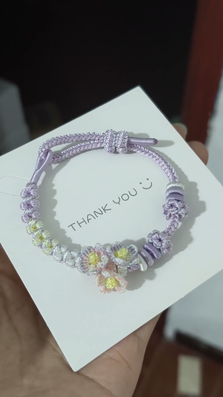 Braccialiale in cordino intrecciato a mano con margherite e lavanda