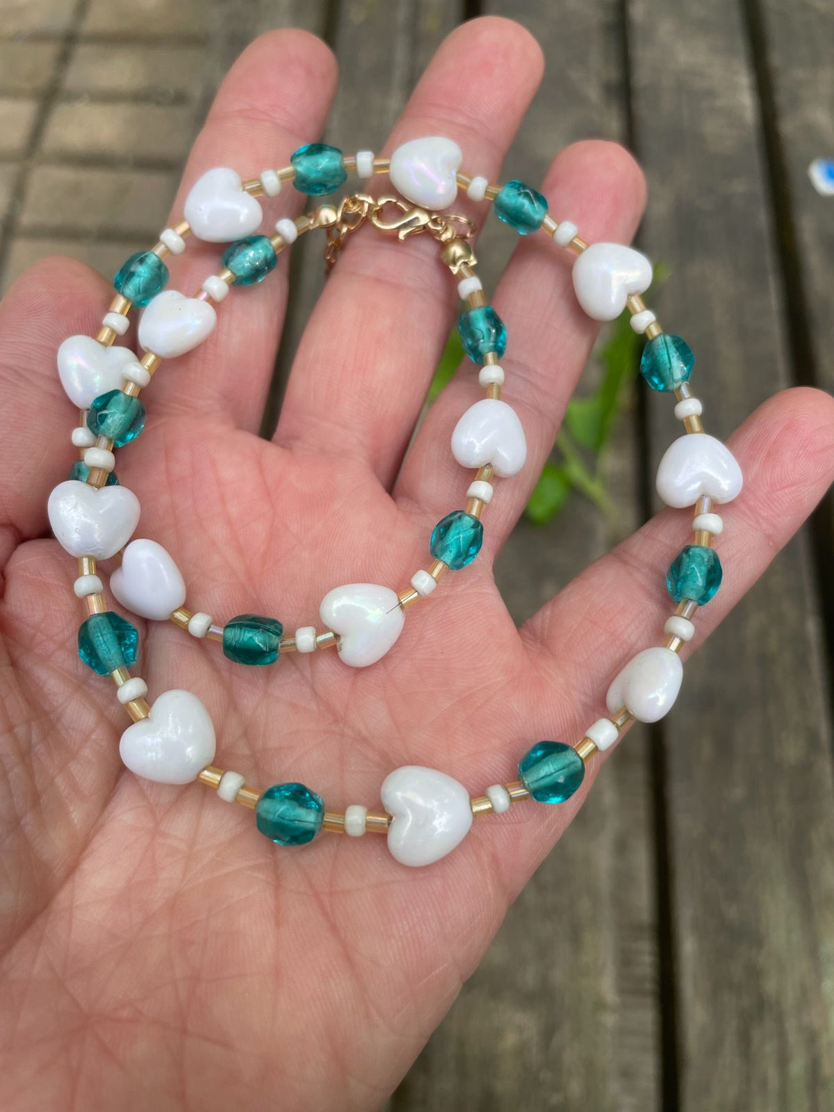 Collar de cuentas de vidrio con cuentas de barril azul petróleo