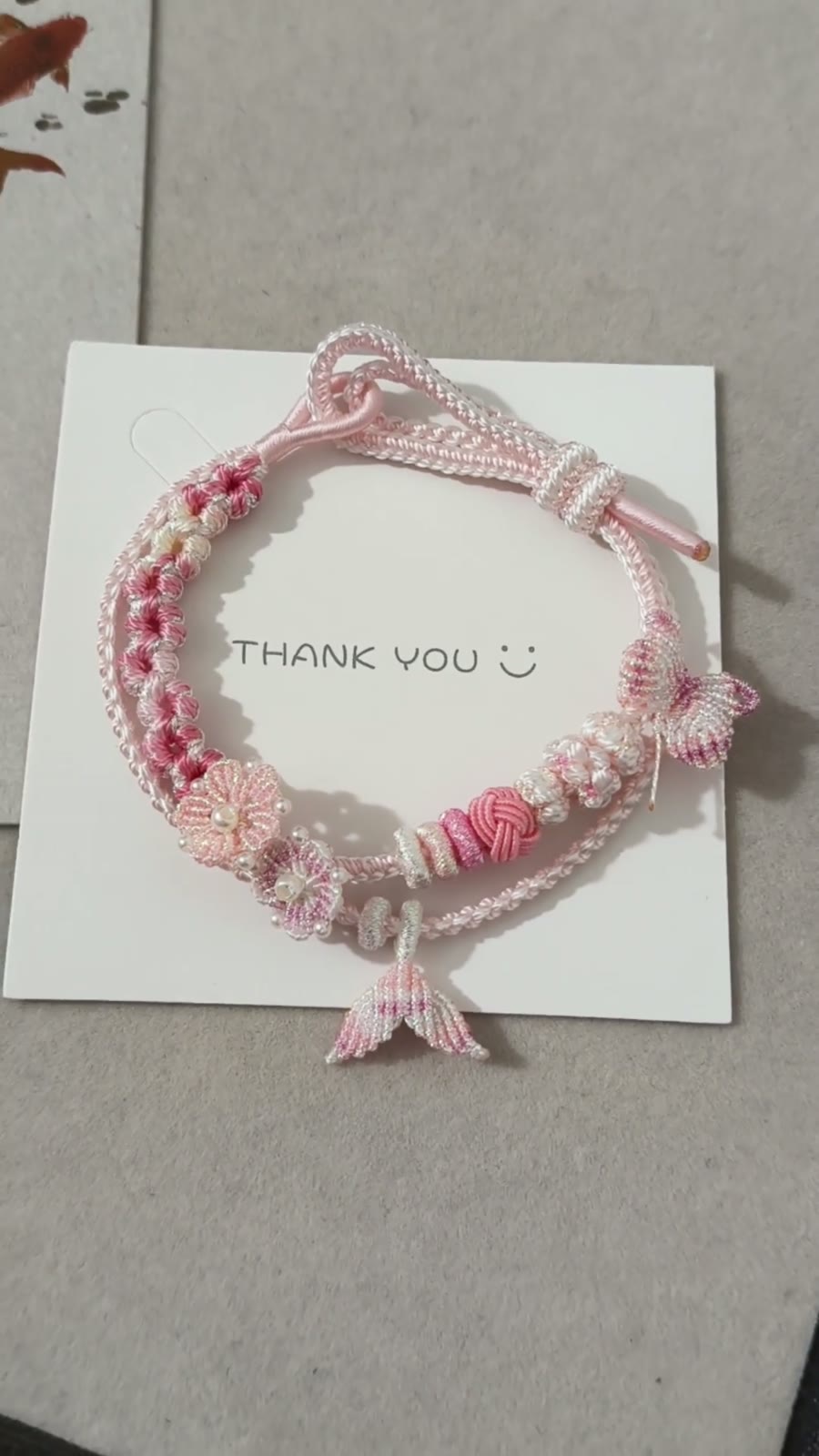 Pulseira Trancada em Gradiente Rosa e Branco Artesanal