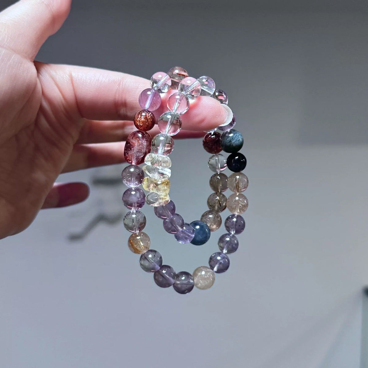 Pulsera de cristal de cuarzo rutilado dorado y amatista