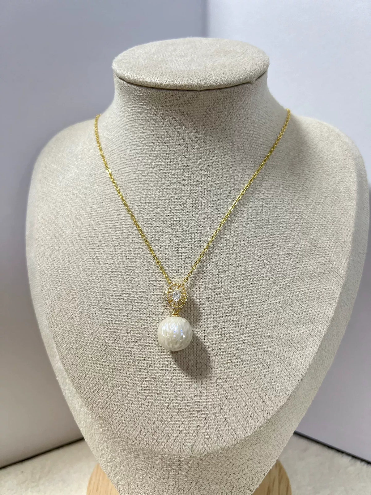 Collier pendentif perle écaille de dragon