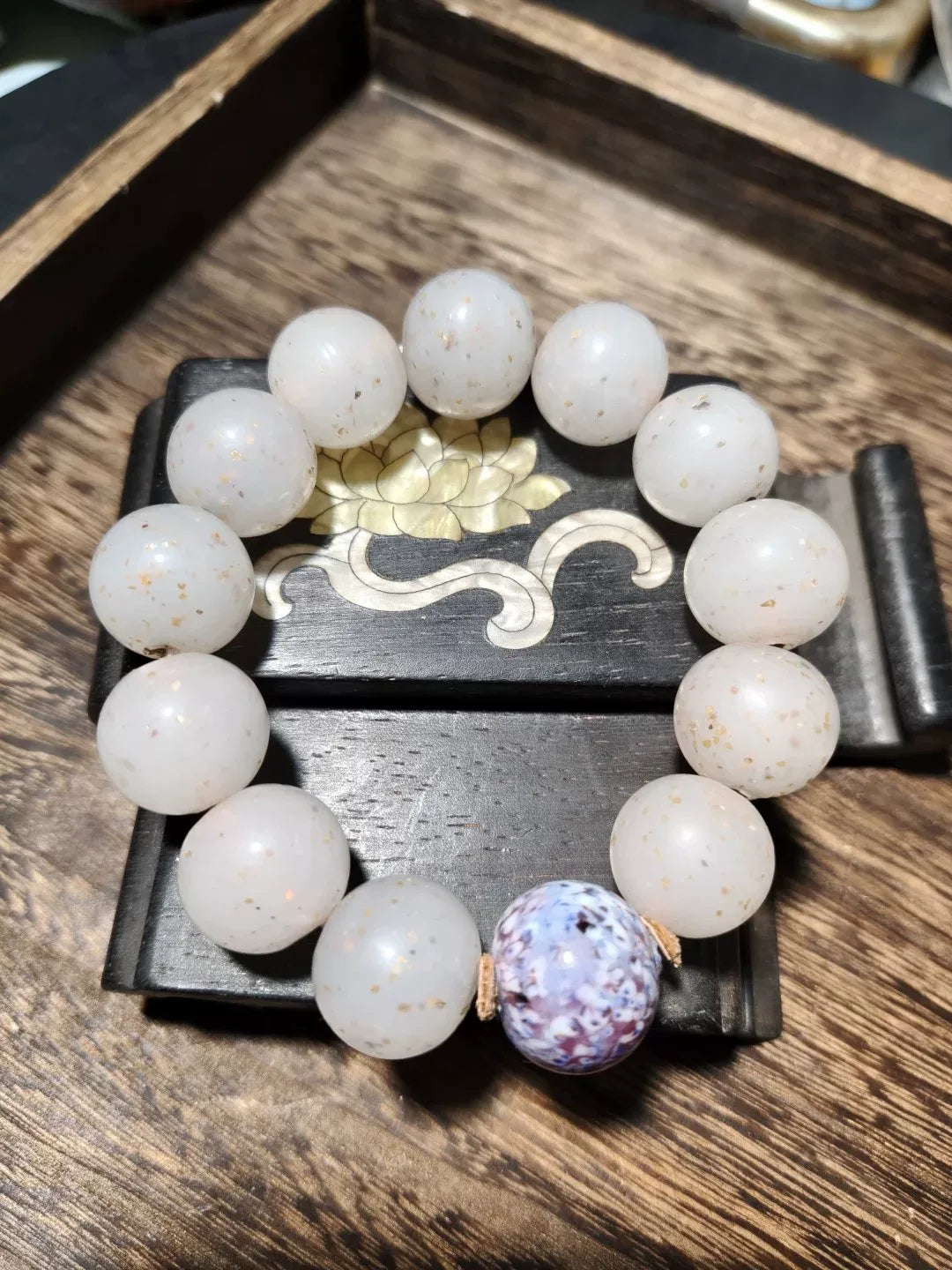 Bracelet en perles de verre White Jade Starlight 18mm