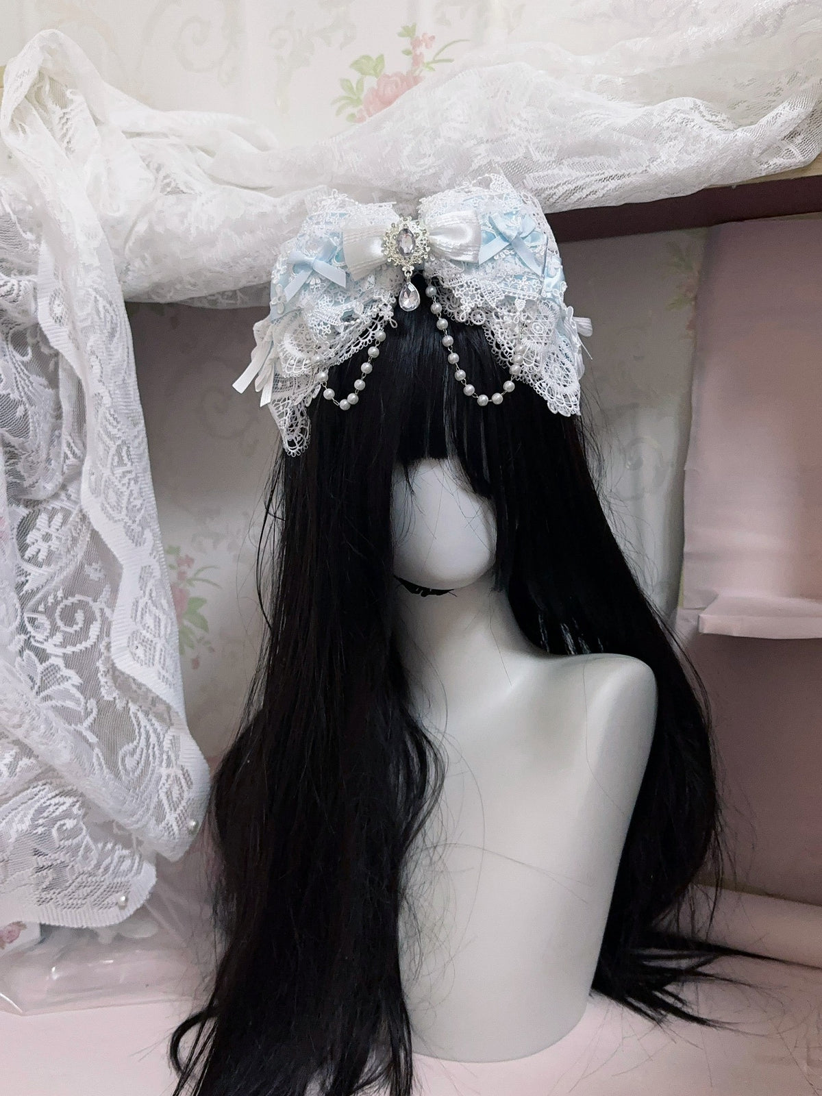 Weißes Lolita-Haarband mit Spitzenschleife