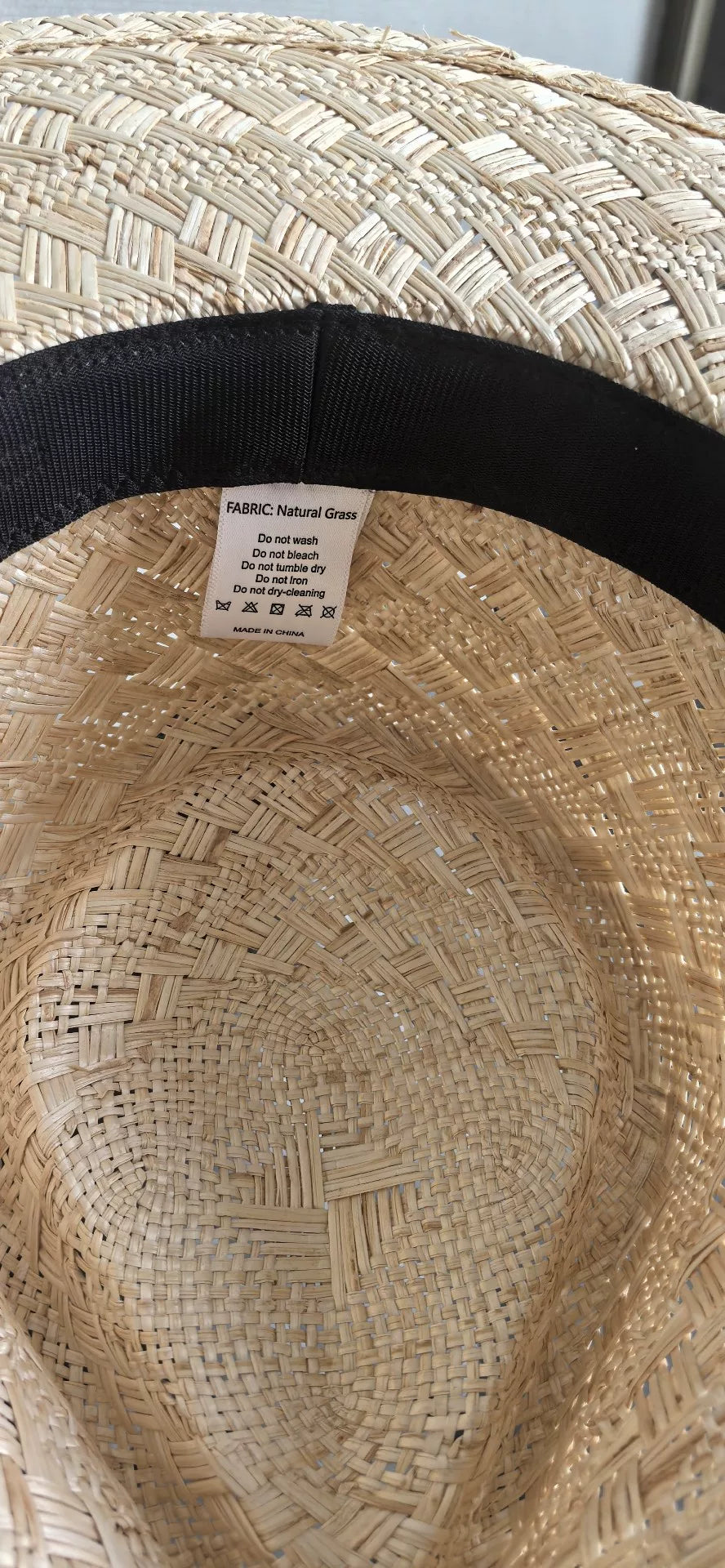 Fedora in erba naturale intrecciato a mano