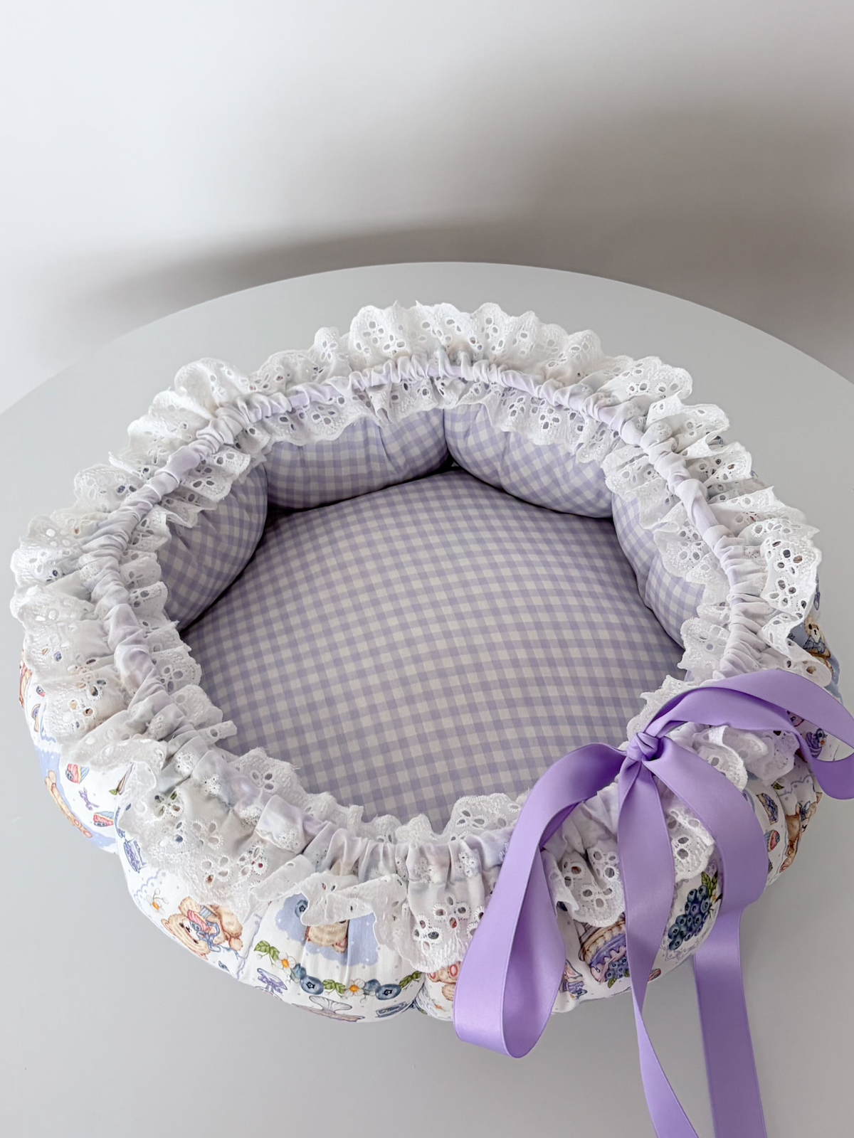Round Cotton Cat Bed with Lace Trim