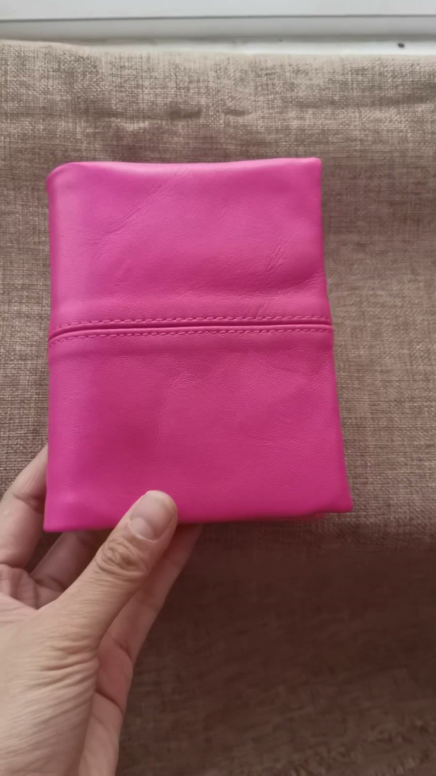 Copertina per quaderno ad anelli A7 in pelle di pecora rosa
