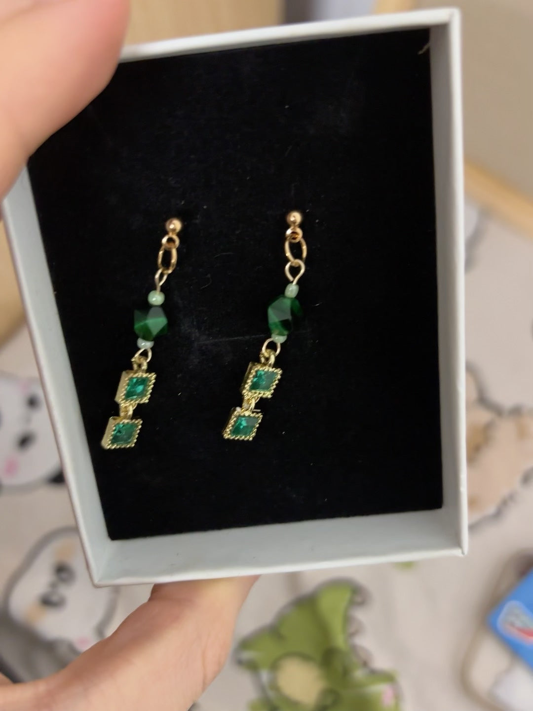 グリーン スクエアチャーム ダングルピアス