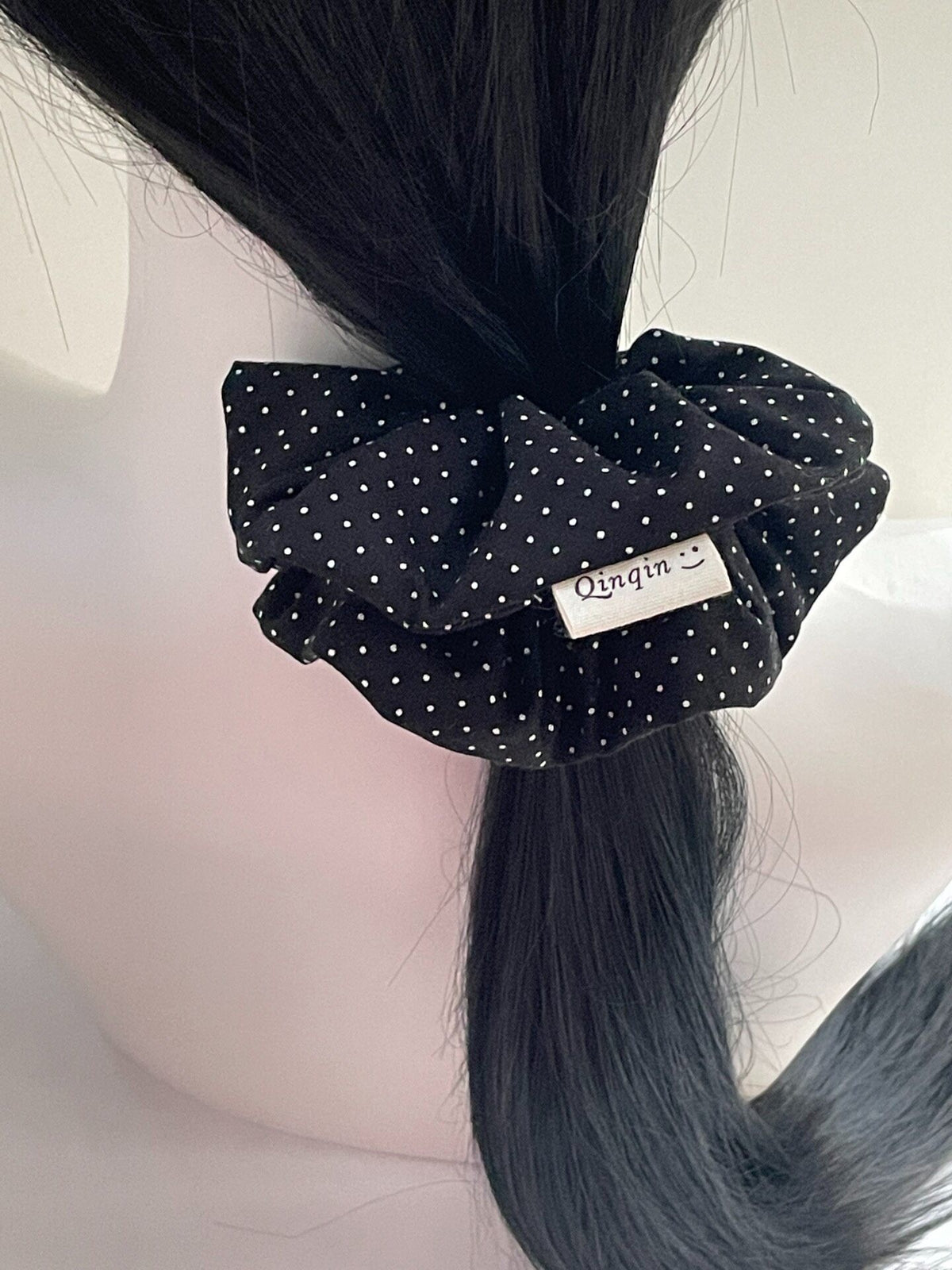 黒ドット柄 布製ヘアシュシュ