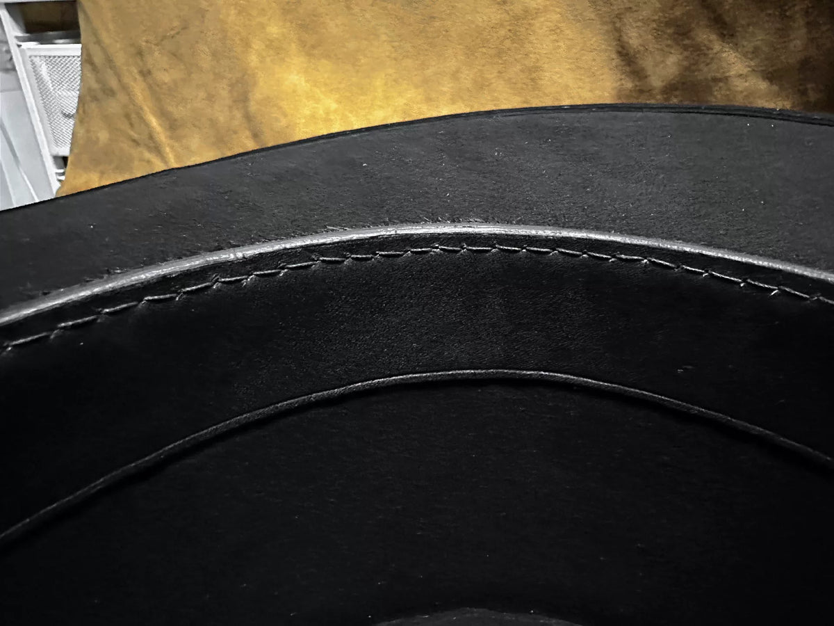 Cappello in Pelle e Crino Nero con Tesa Piana