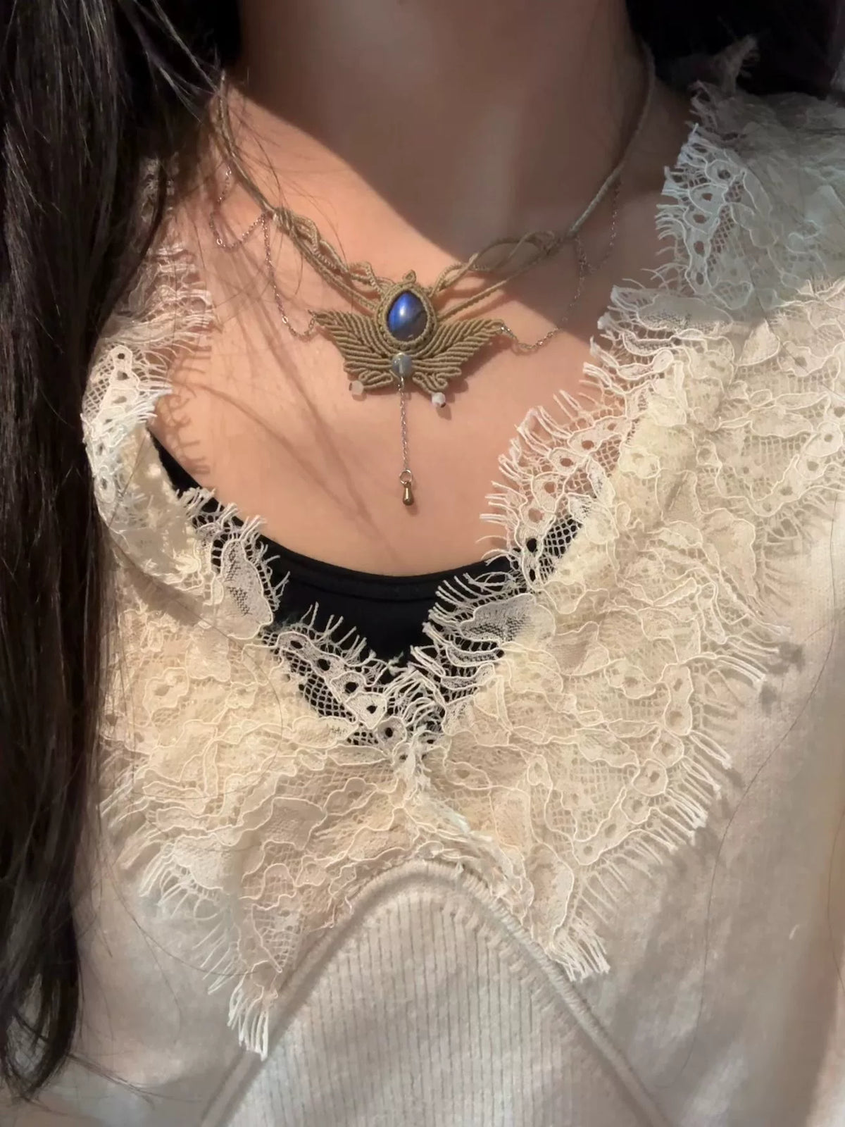 Collier Macramé Aile avec Pendentif Pierre Bleue