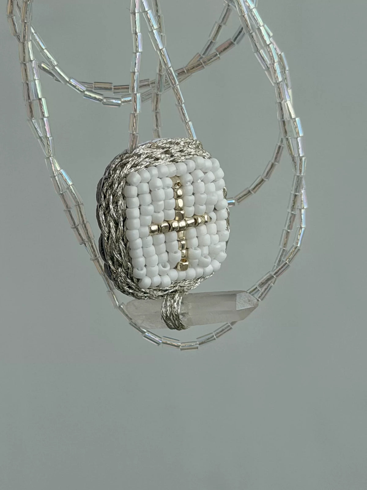Collana con Ciondolo a Croce in Perline e Quarzo