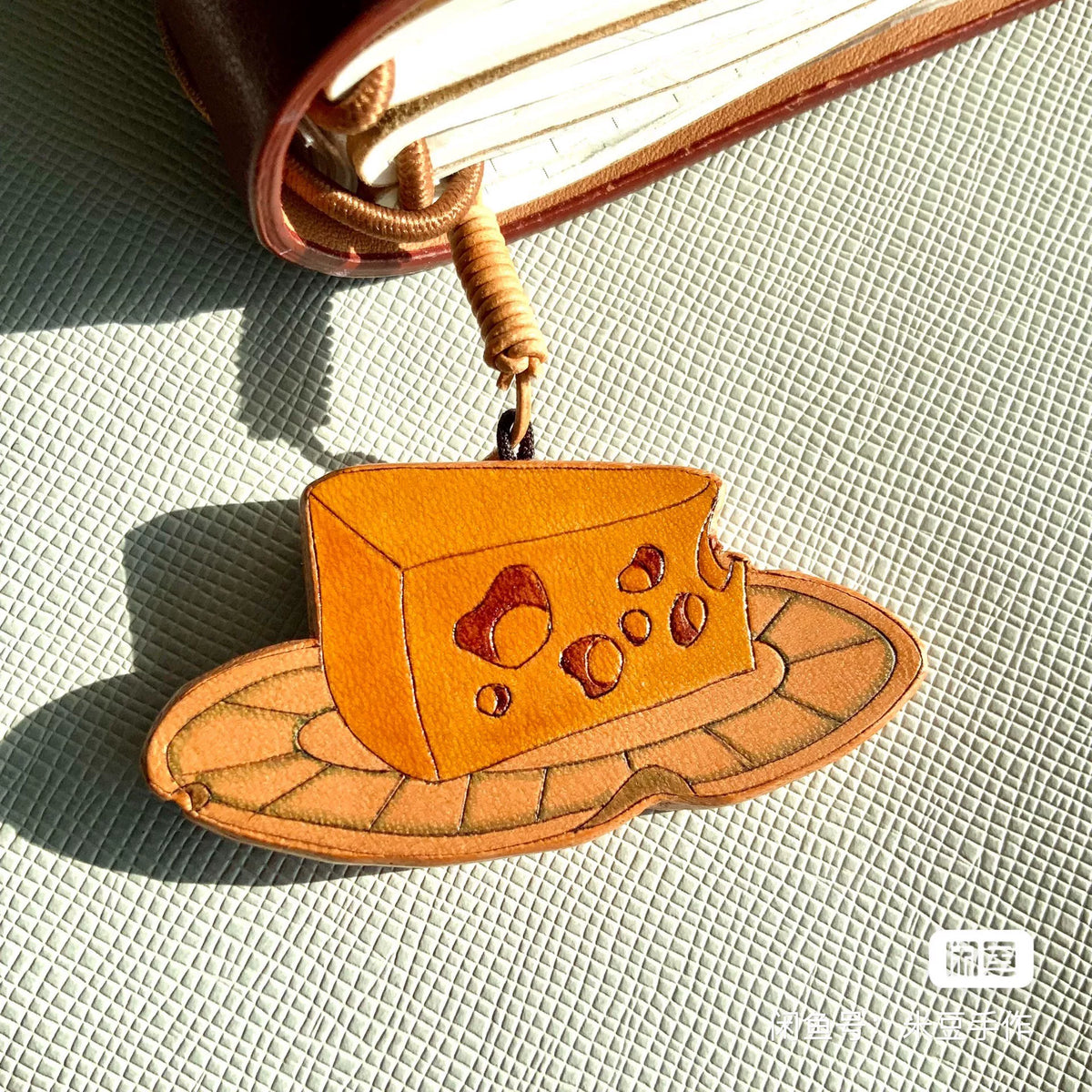 Colgante de llavero de cuero italiano con formas de postres