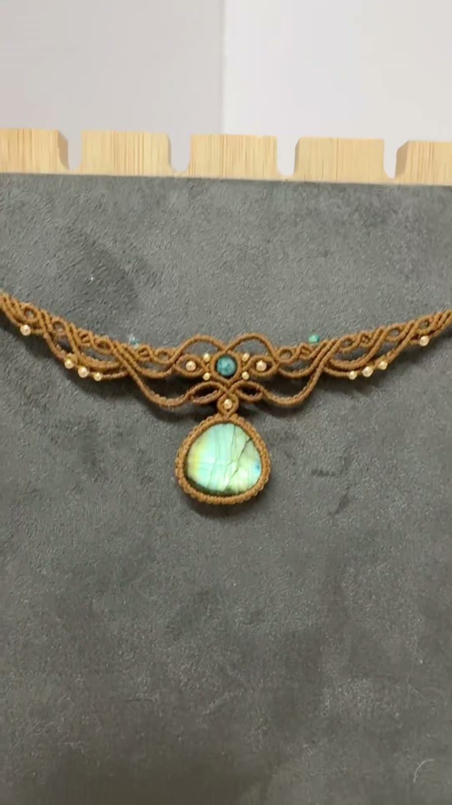 Collana Choker in Macramè con Labradorite