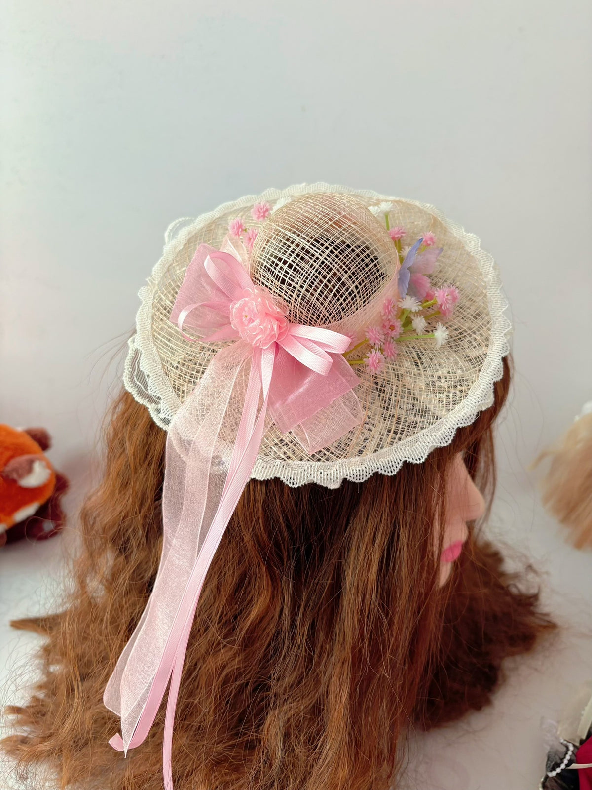 Sombrero de paja Lolita con flores y encaje
