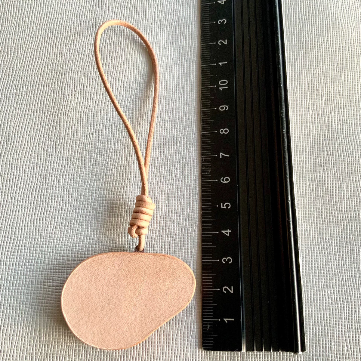 Pendentif porte-clés et sac avocat en cuir