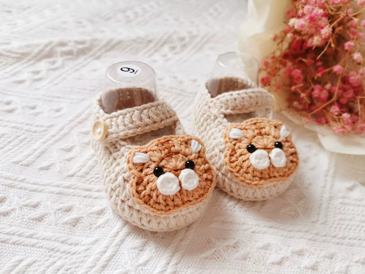 Handgehäkelte Tiger-Babyschühchen mit weicher Sohle