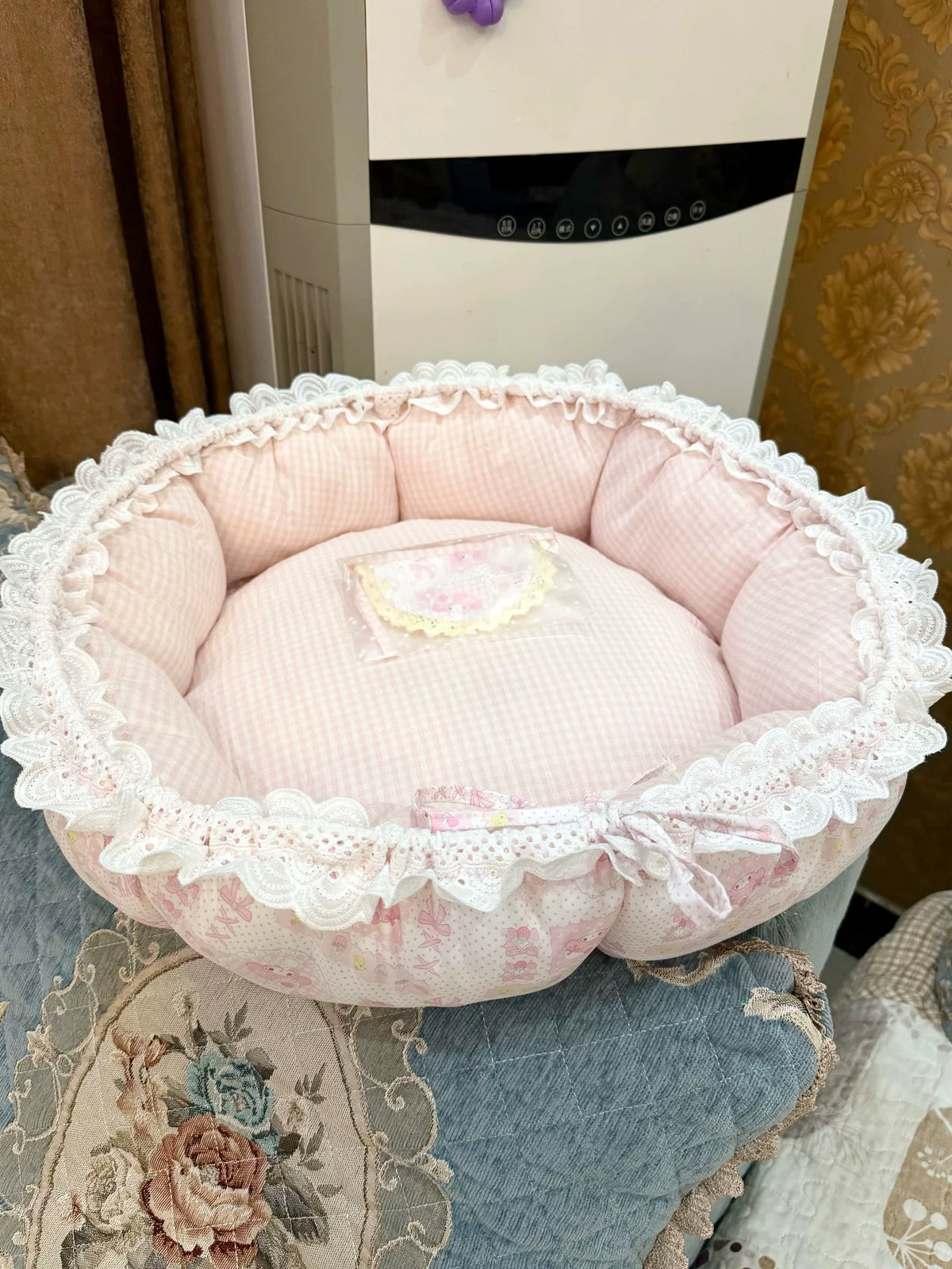 Reversible Round Plush Pet Bed with Lace Trim