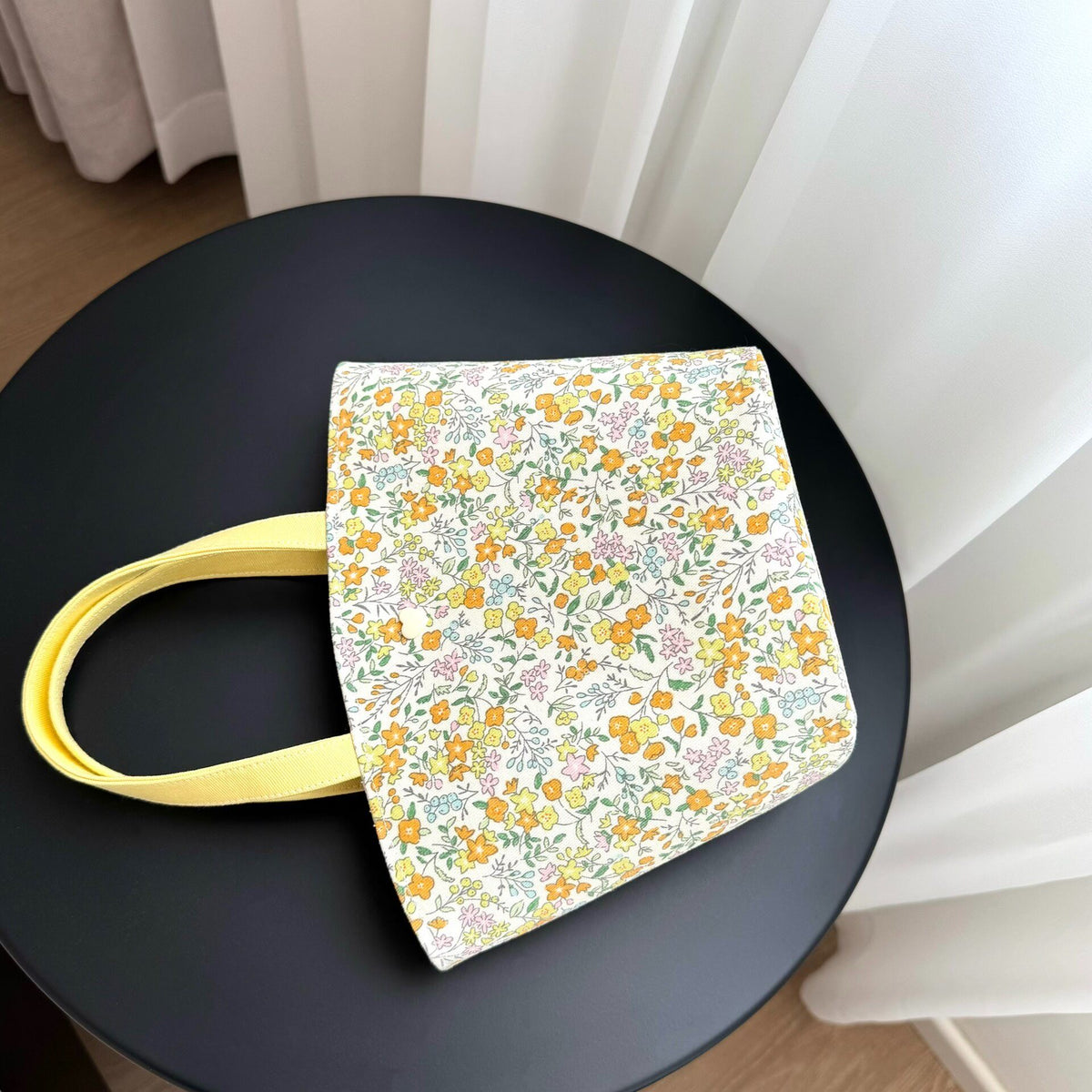 Handgefertigte Tragetasche aus japanischer Baumwolle mit Blumenmuster