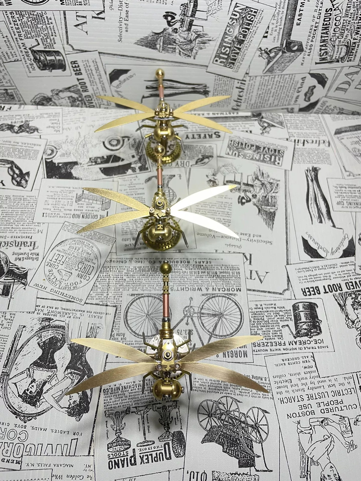 Escultura de metal de libélula en latón steampunk
