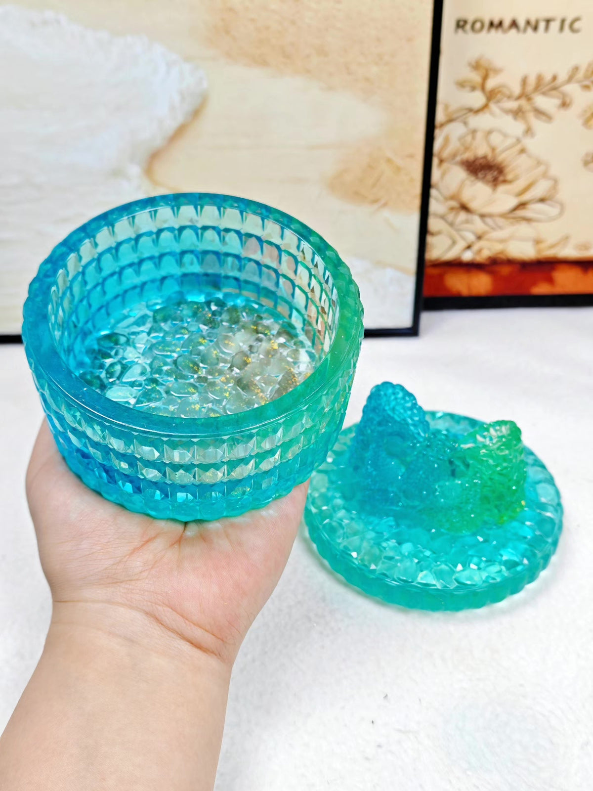 Blågrön förvarings-box i resin med rosettlock