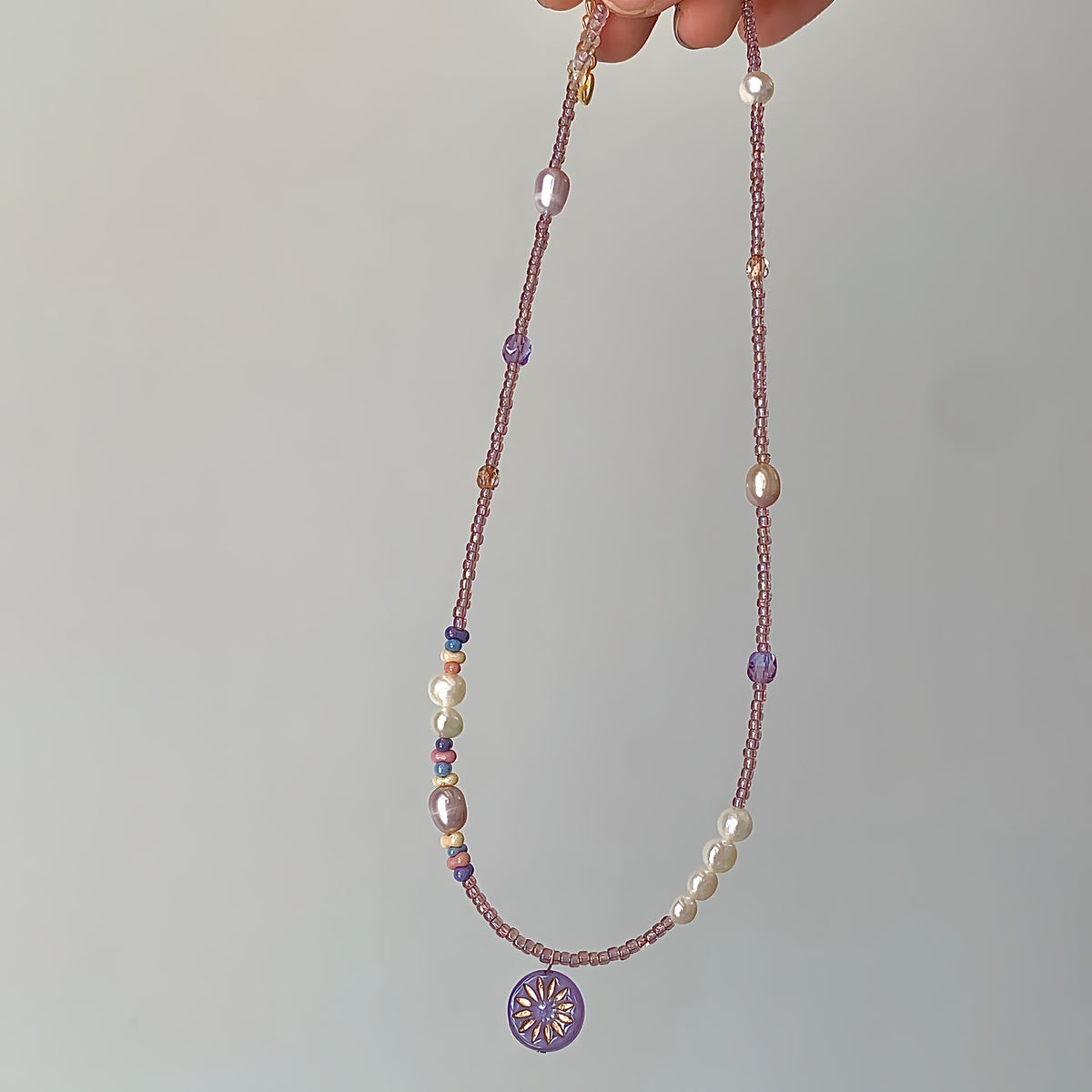 Collana di Perline con Ciondolo Bauhinia e Perle d'Acqua