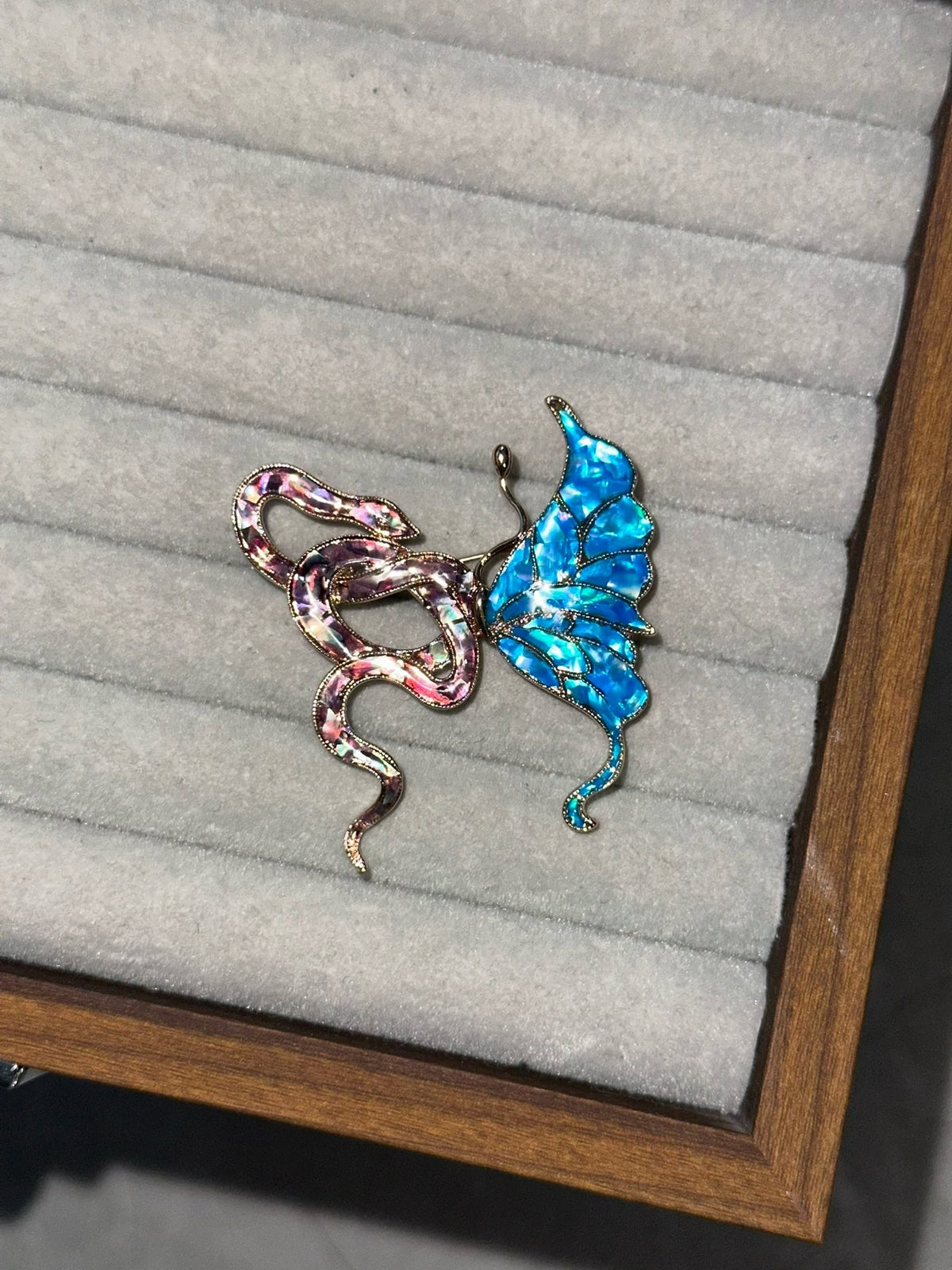 Luodian Shell Inlay Snake Butterfly Brooch