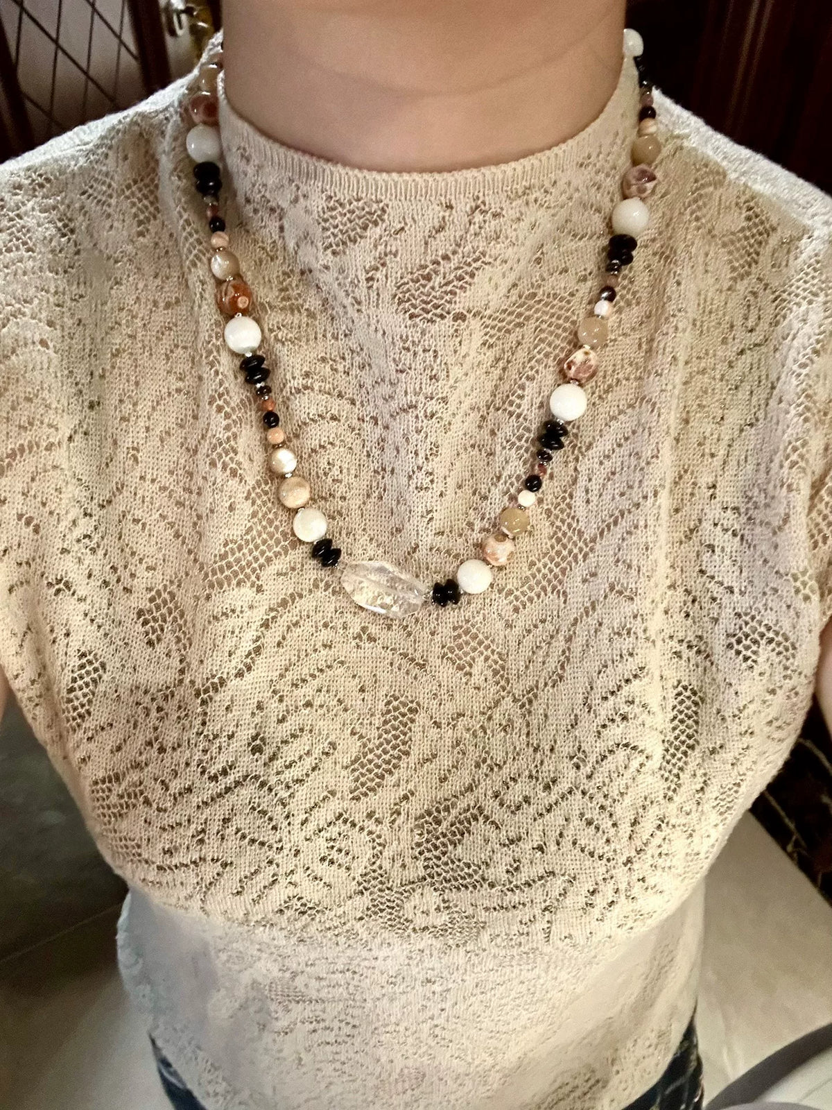 Collar de cuentas con colgante de cuarzo transparente