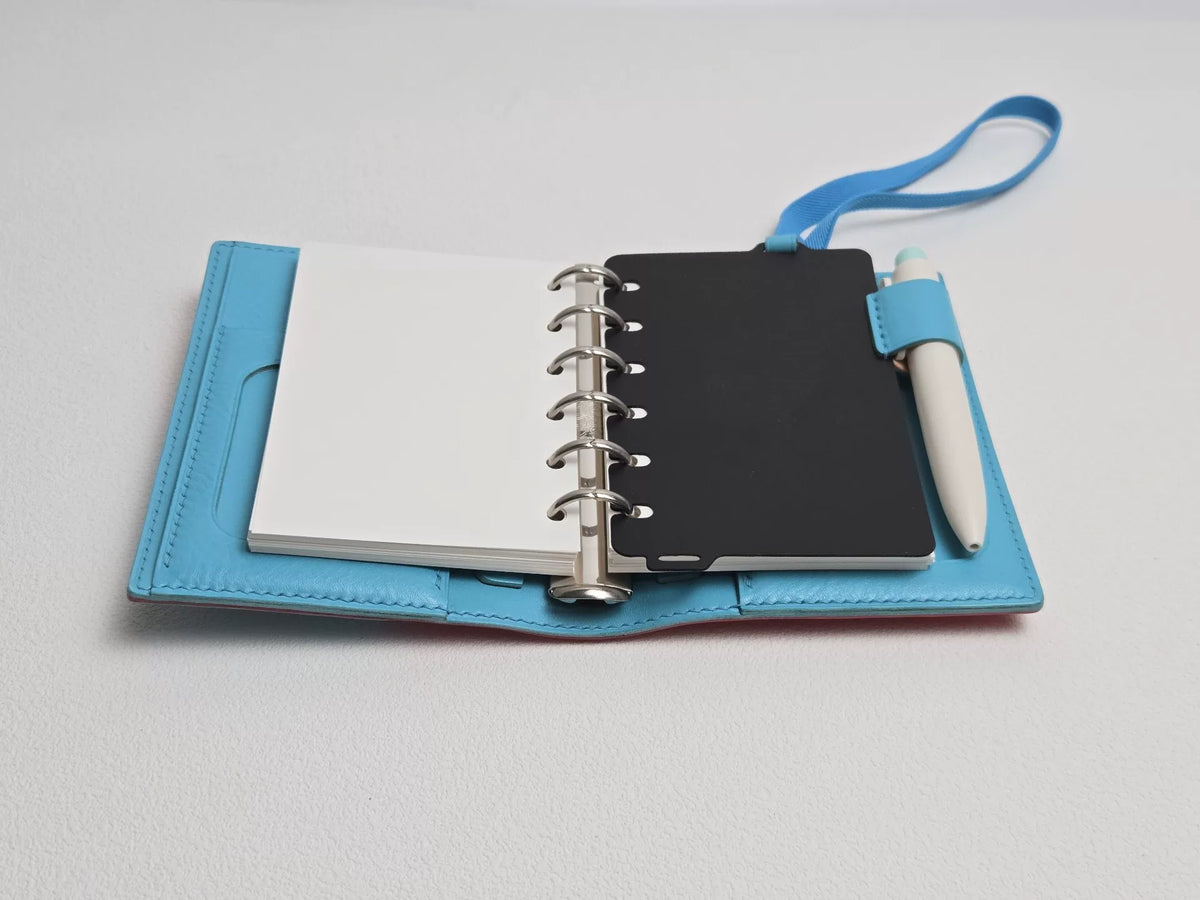 A7 Plannercover aus Genleder in Rosé und Santorini-Blau