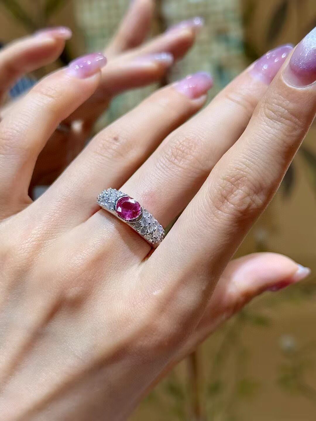 Pt900 Platinum Ring with 1.25ct Padparadscha Sapphire and 0.8ct Diamond Accents