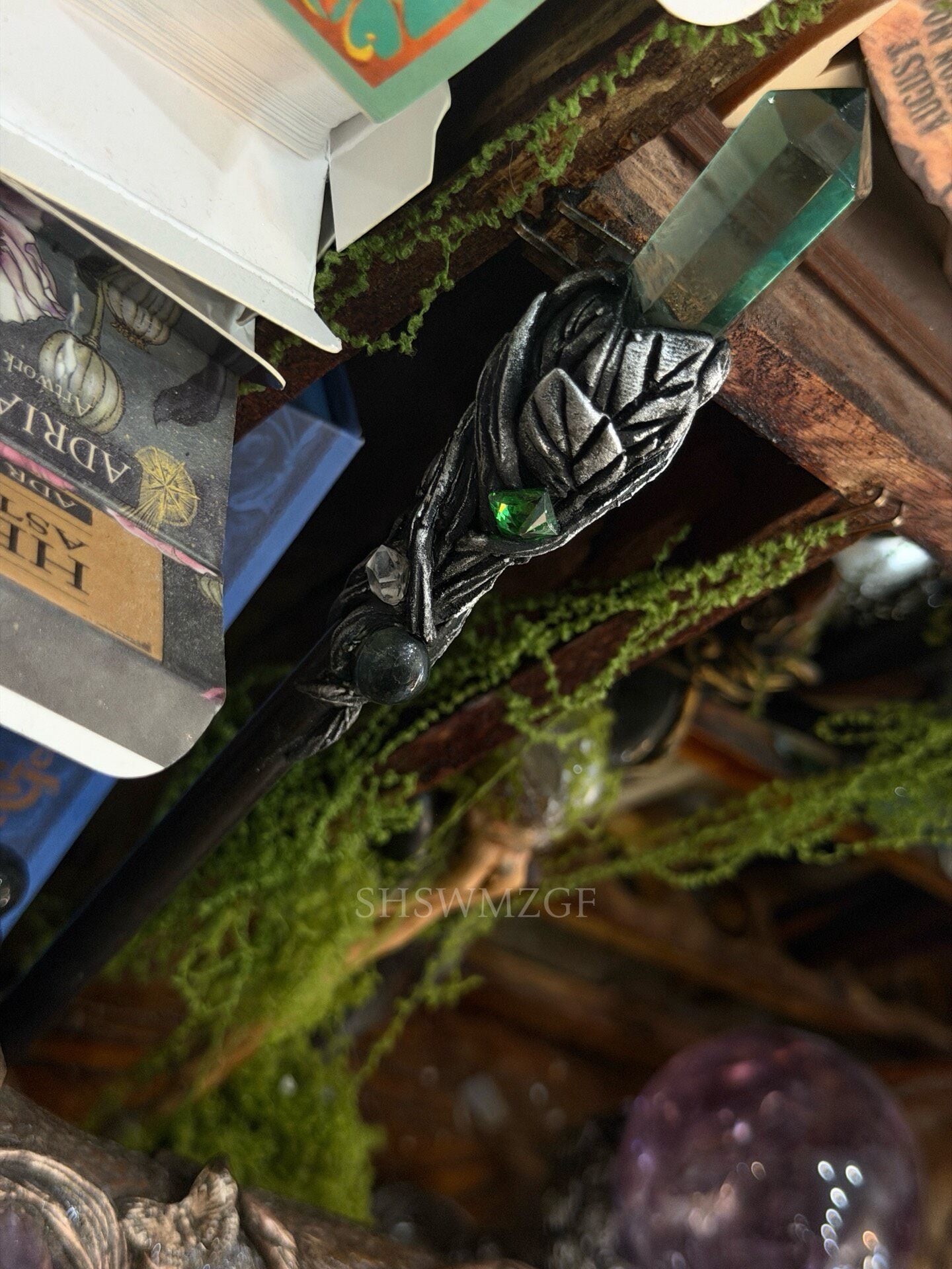 28cm Green Gemstone Wand with Twisted Vine Metal Handle
