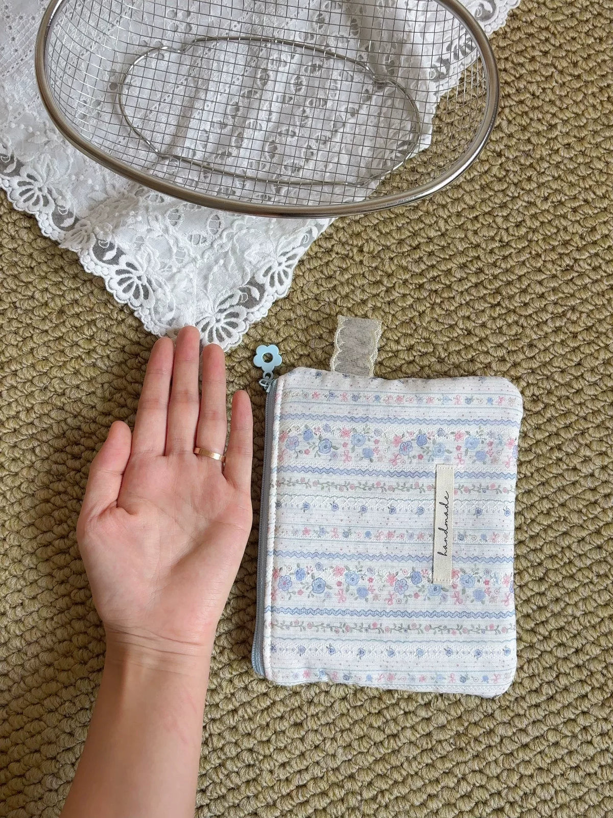 Astuccio in Jacquard Floreale Blu con Cerniera