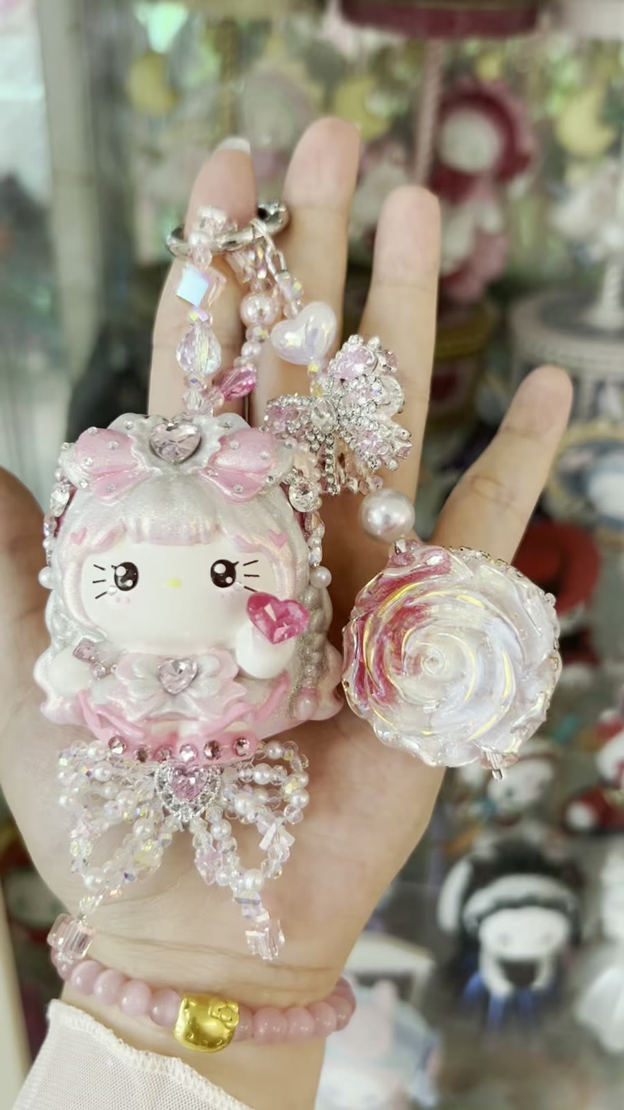 Handgemaakte Kraalhanger Kat met Roze Strik
