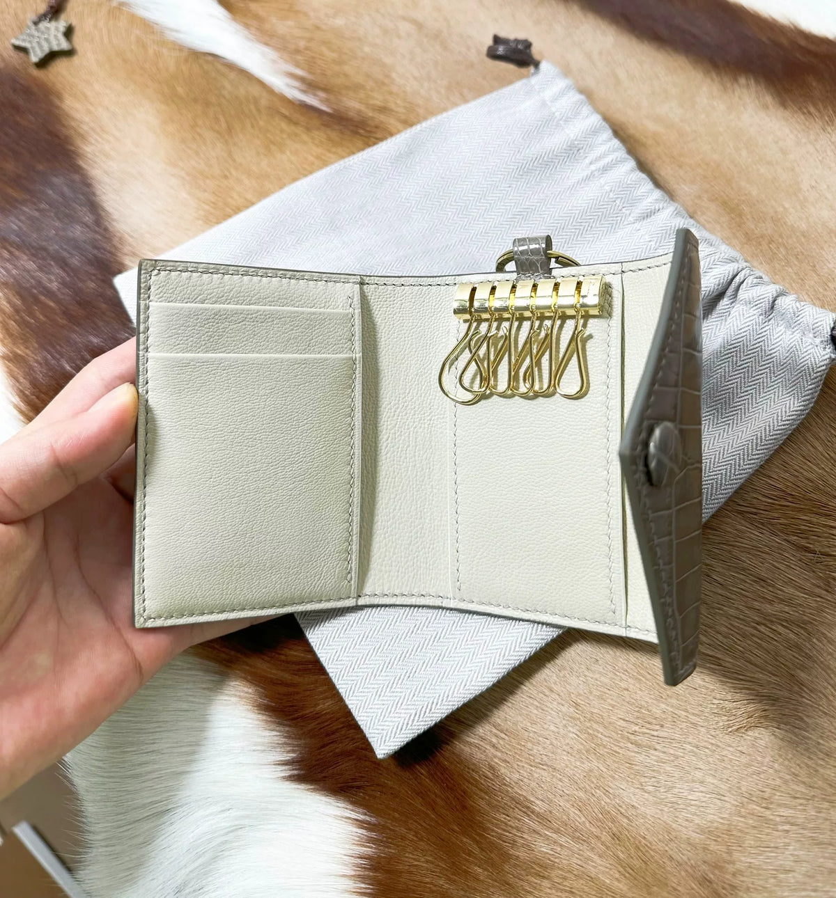 Porta Chaves em Couro Raro Cinza Creme Dois Tons