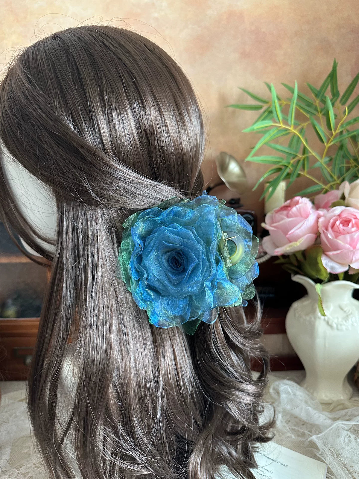 Pinça de Cabelo em Rosa de Organza Iridescente Feita à Mão