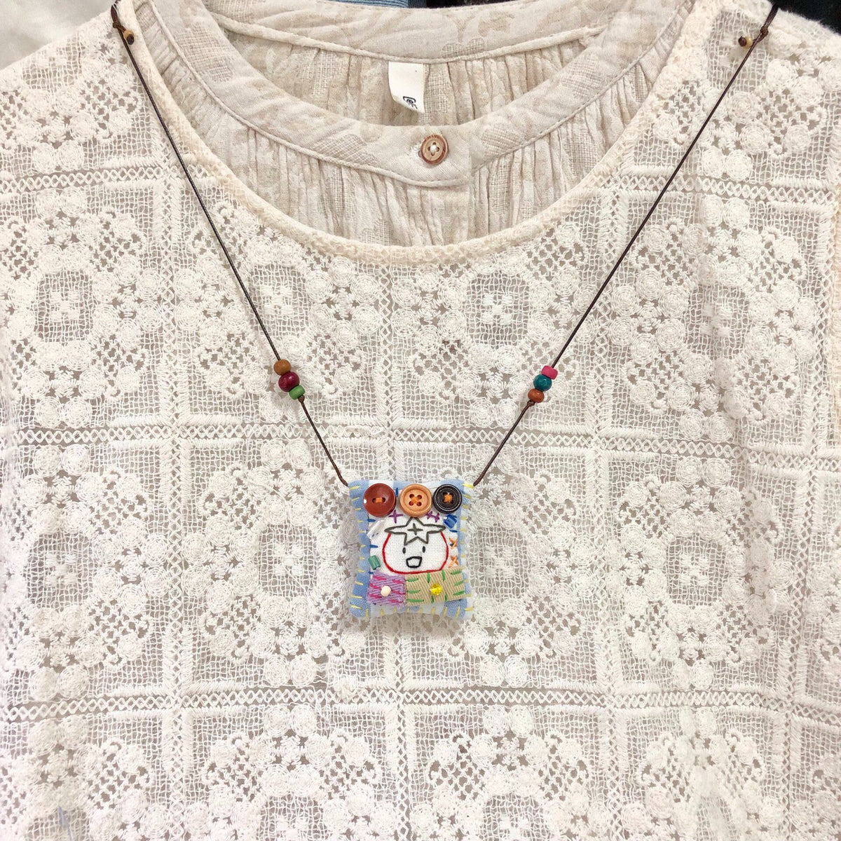 Collier pendentif tomate cousu main