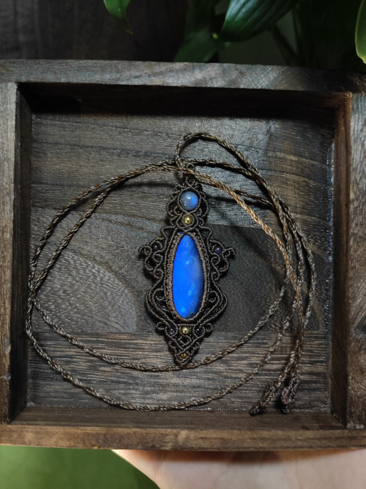 Collier Macramé Labradorite Pendentif Bleu Profond