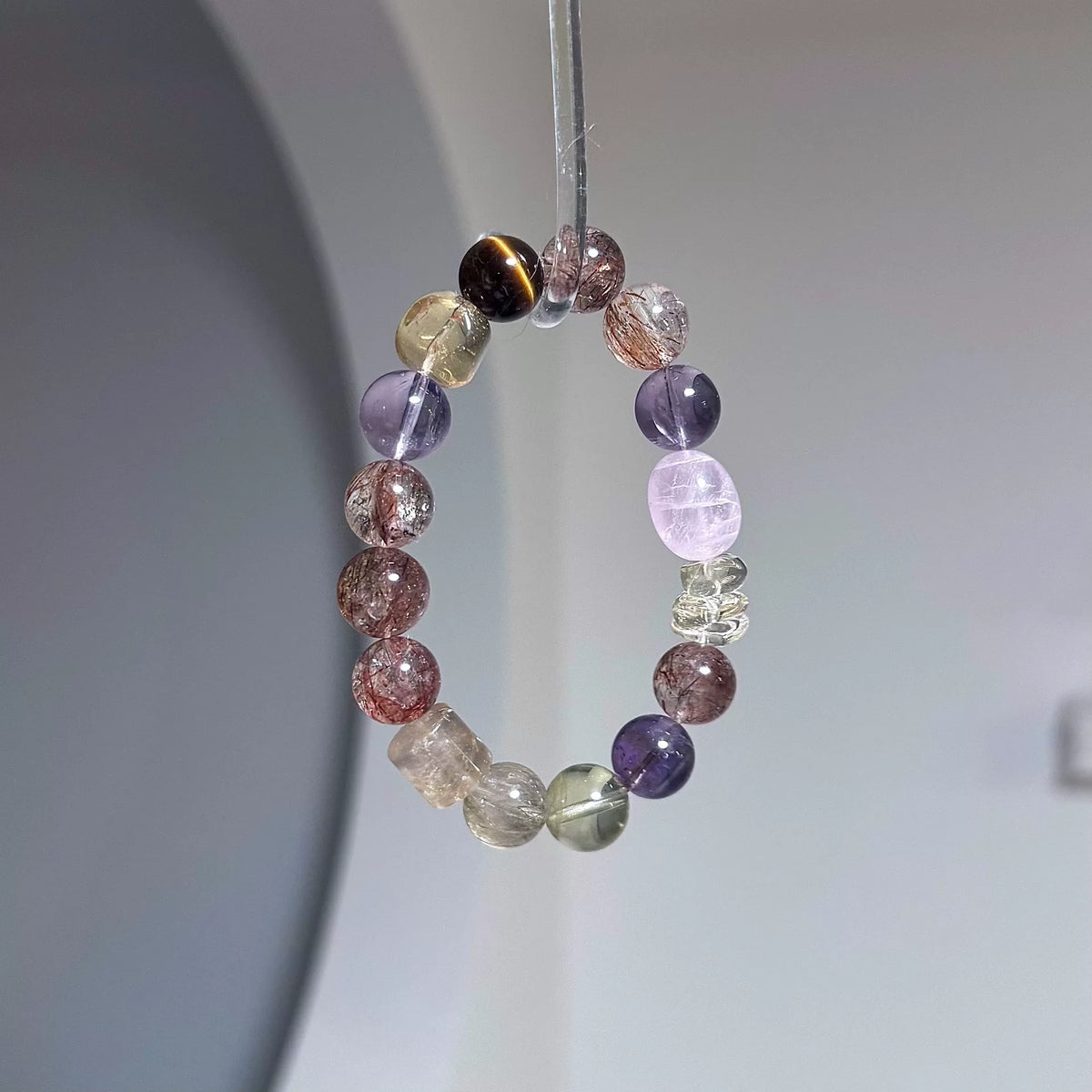 Naturligt kristallarmband med 13mm pärlor