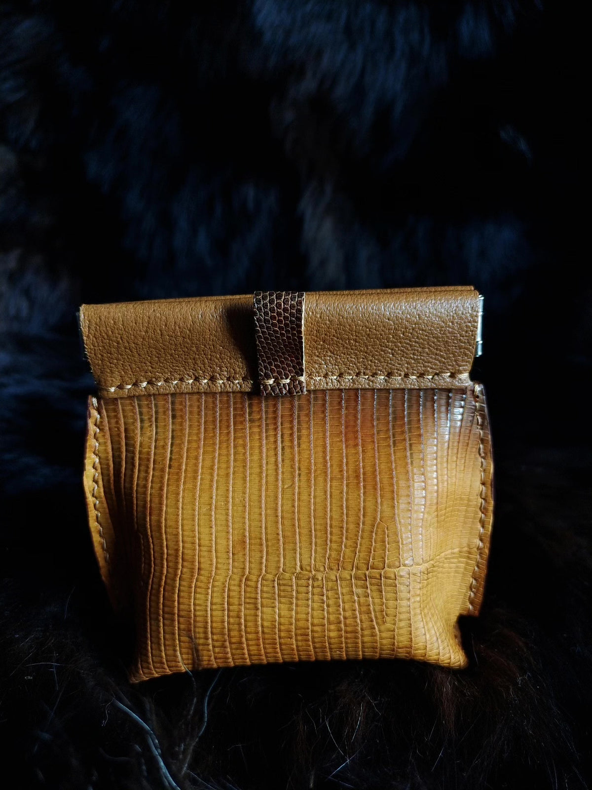 Porte-monnaie en cuir exotique artisanal avec concho
