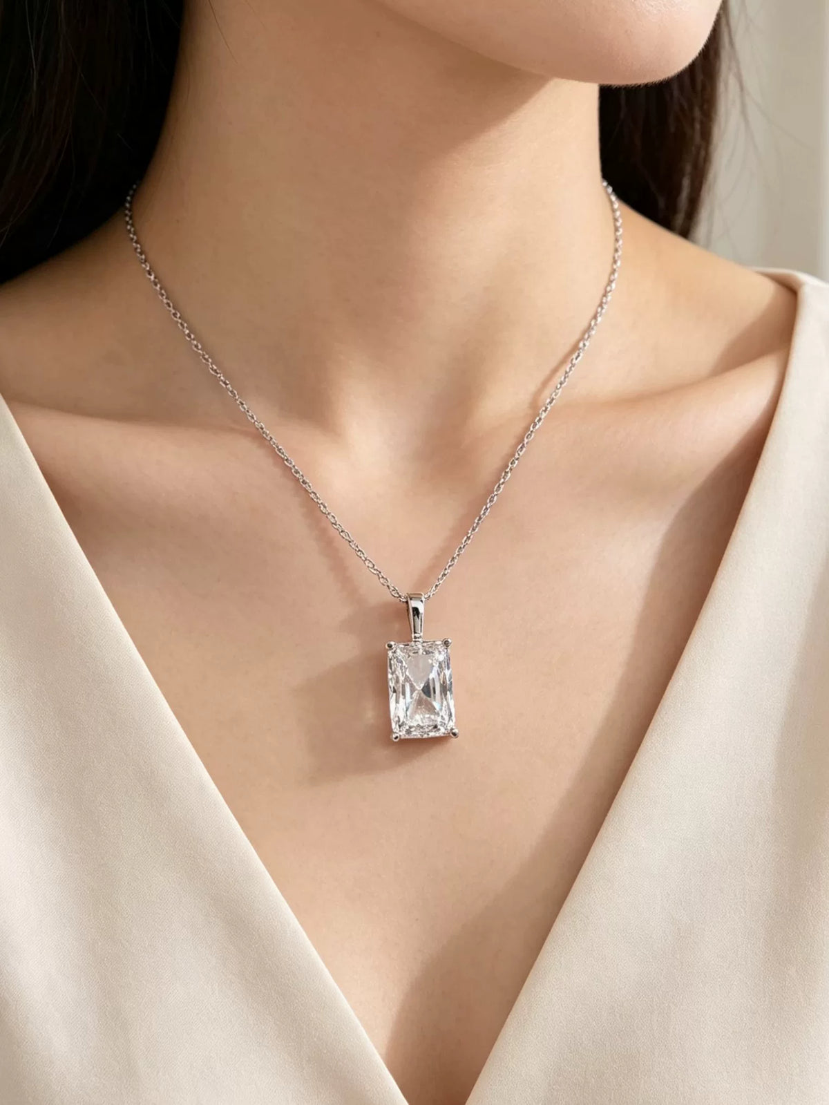 Collier diamant de haut carbone coupe radiant
