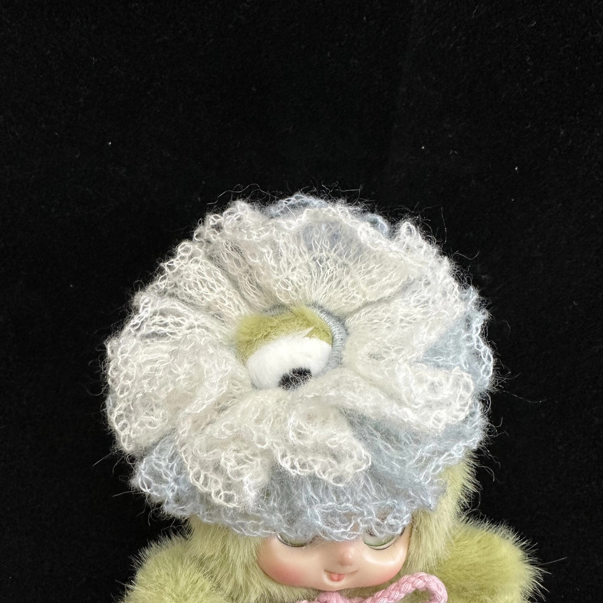 Scrunchie de Cabelo em Croché Feito à Mão Branco e Azul