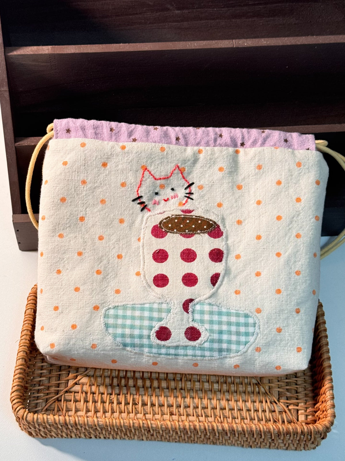 ハンドメイド カップの中の猫 巾着ポーチ
